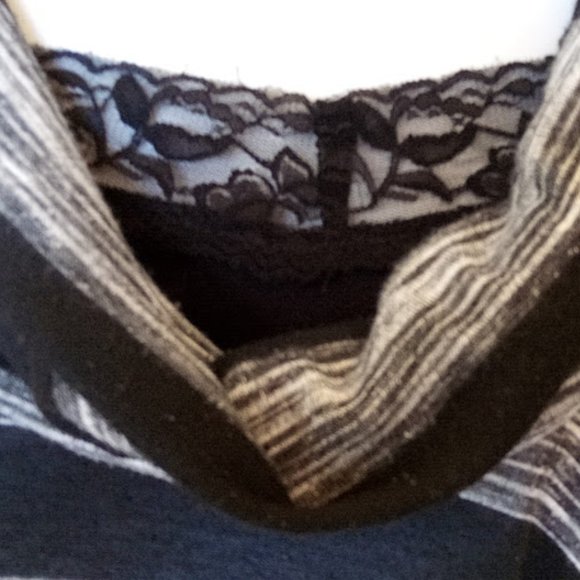 ---  Gray White Red Tunic Top Size 2X - Picture 2 of 3